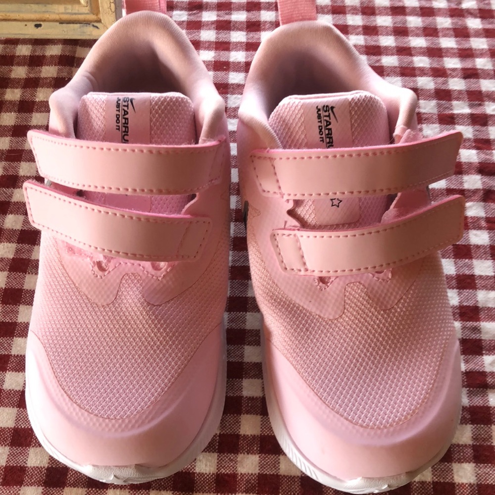 Never worn toddler girl size 10 Nike sneakers.
